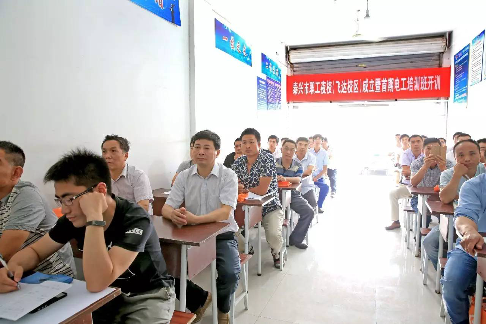 了解如何选择和注册适合自己的域名?